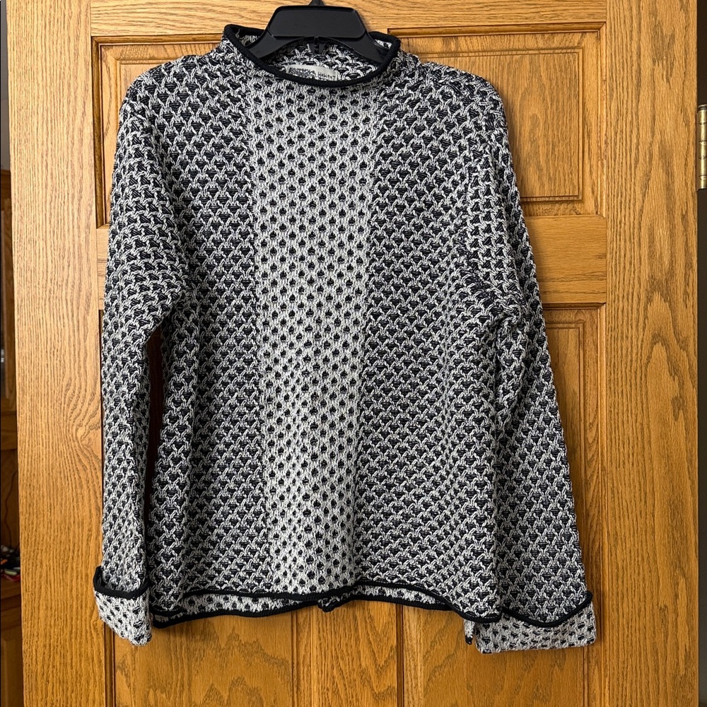 Like New Habitat Black and White Knit Sweater, Size Large